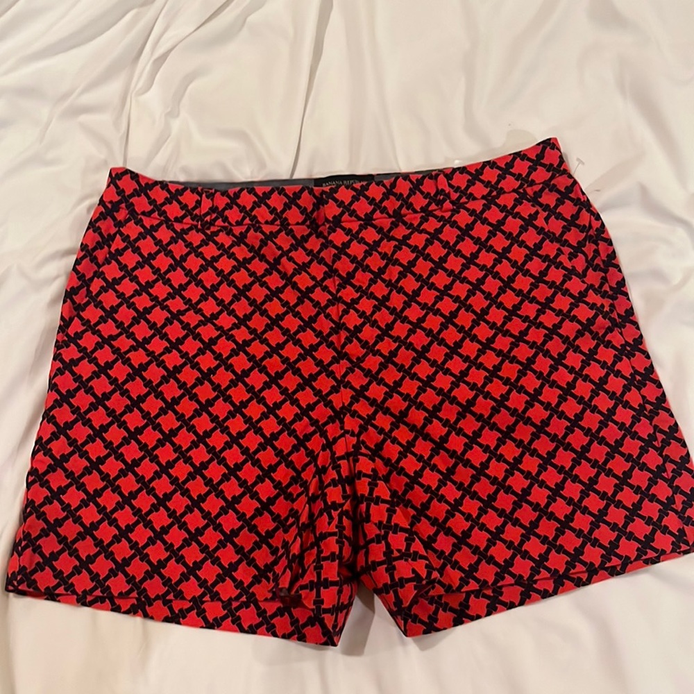 BANANA REPUBLIC chino style shorts womens size 12  orange and navy. Like new.